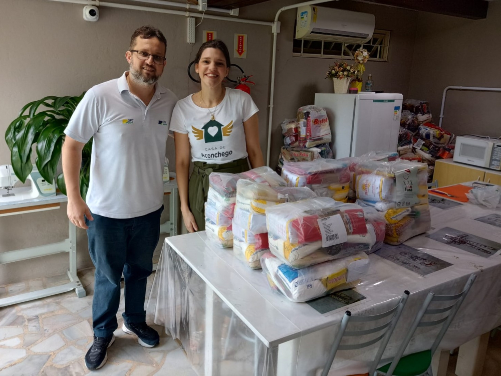 CDL Blumenau doa 65 cestas básicas a entidades da cidade