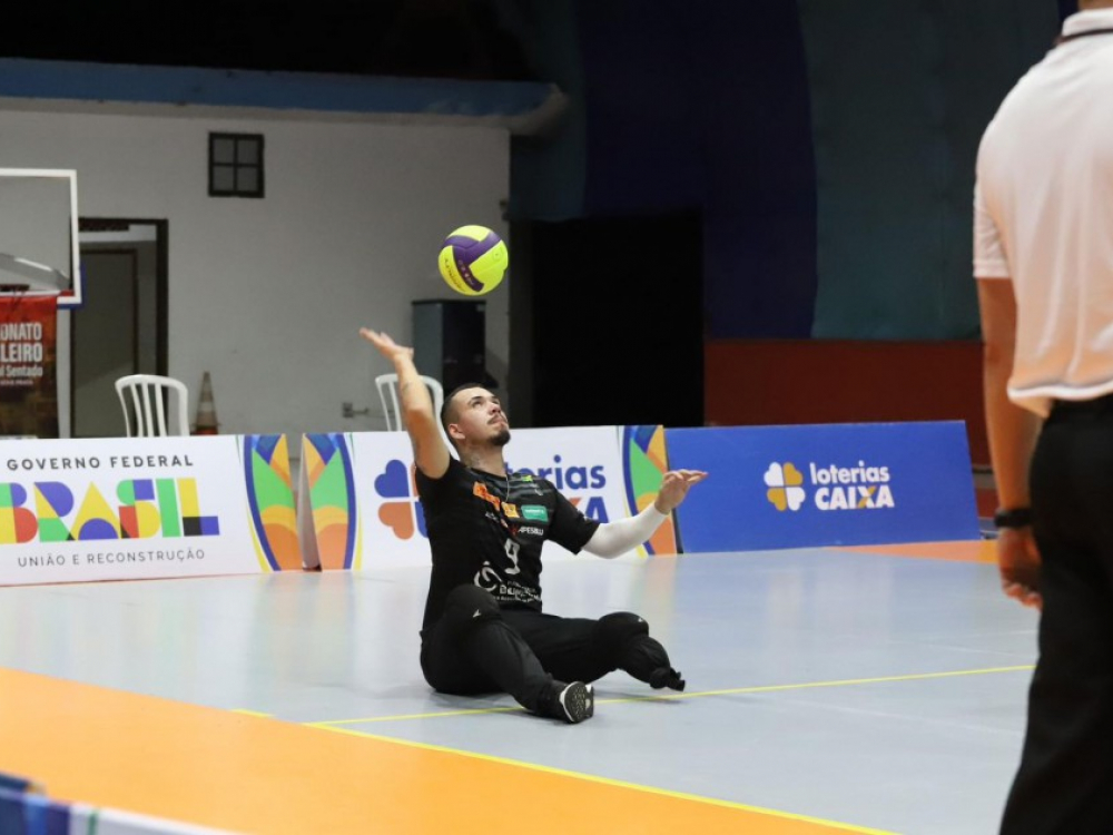 Paratletas de Blumenau são convocados para Seleção Brasileira de vôlei sentado