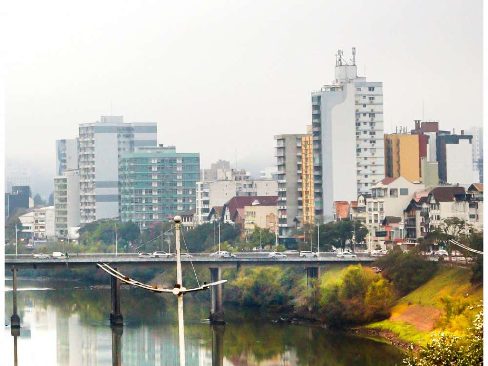 Terça-feira de temperaturas mais baixas, com chance de chuva em Blumenau