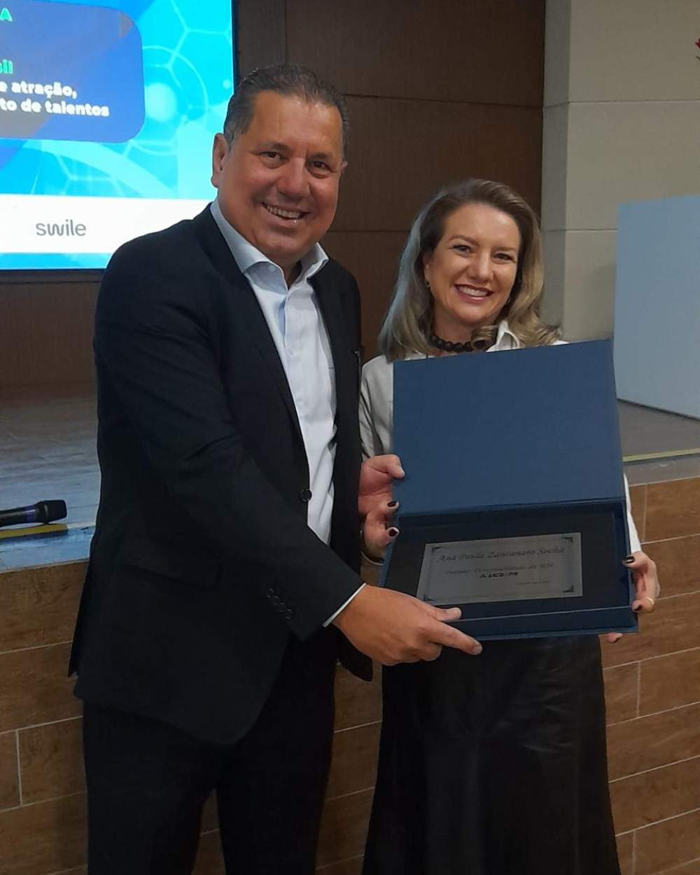 Executiva da Zucchetti recebe prêmio de Personalidade de RH do Ano