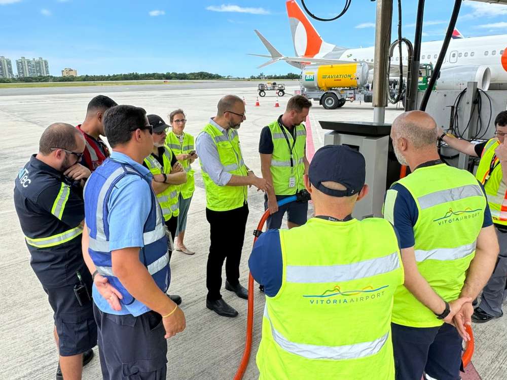 No aeroporto de Florianópolis, aviões no solo usam energia elétrica de fontes renováveis