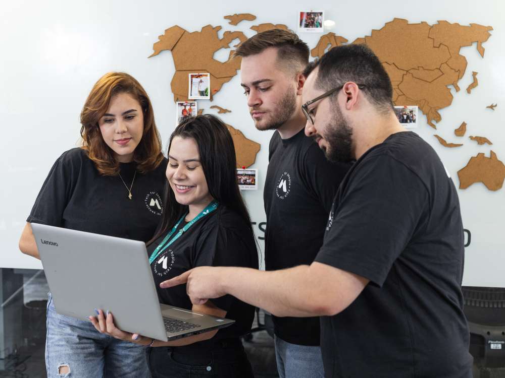Empresa de tecnologia de Santa Catarina lança programa de capacitação remunerada para jovens