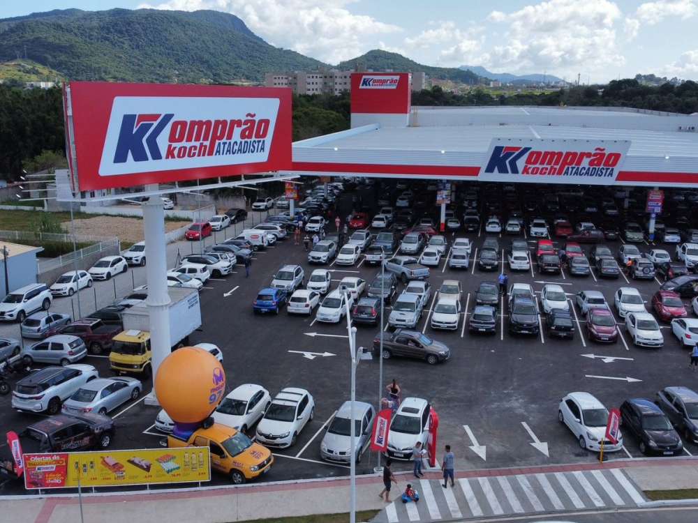 Grupo Koch abre 300 vagas para duas novas lojas em Palhoça