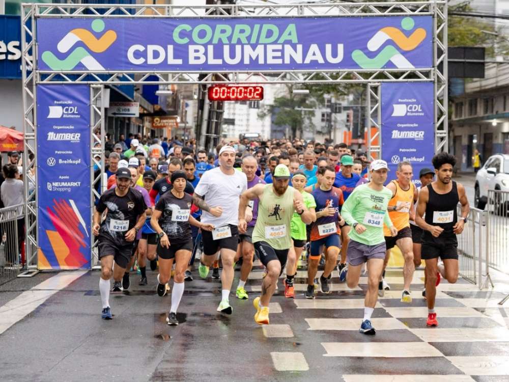 Com mil inscritos, 1ª edição da Corrida CDL Blumenau é realizada com sucesso