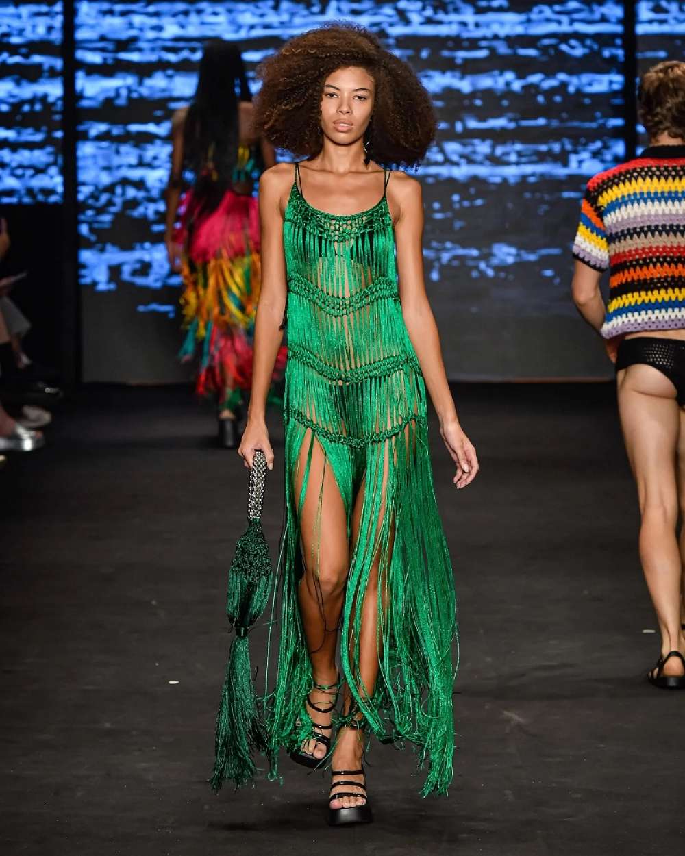 Empresa têxtil de SC se une a estilistas nas principais passarelas de moda do mundo