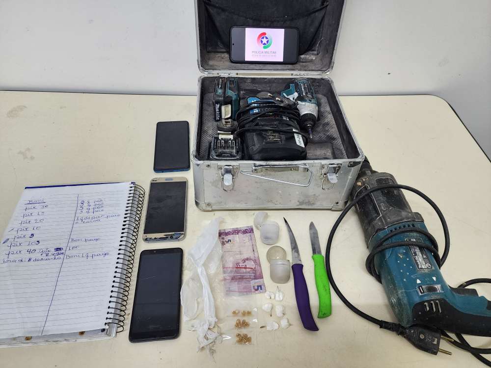 Homem e mulher são detidos com crack, cocaína e materiais do tráfico no bairro Vila Nova