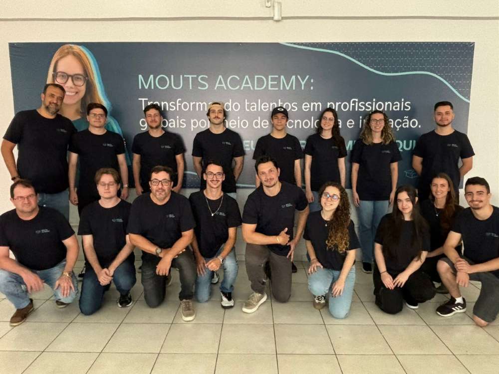 Empresa de tecnologia de Blumenau oferece programa de capacitação remunerada para jovens