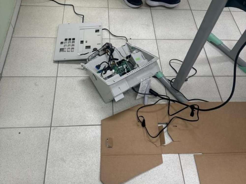 Homem é detido após danificar urna eletrônica em Blumenau 