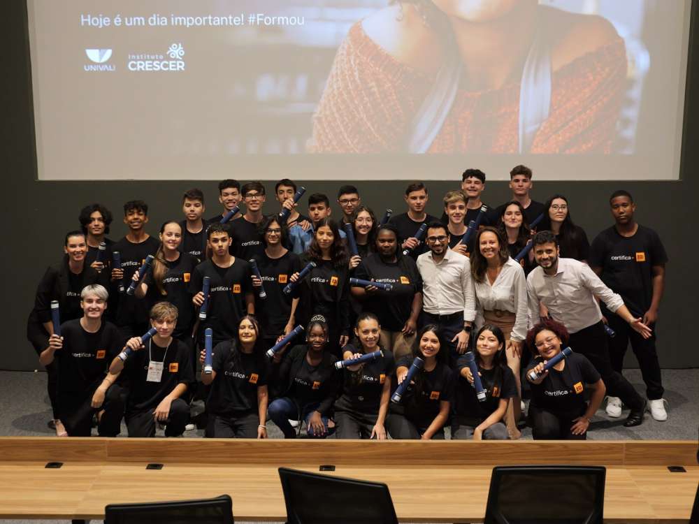 Jovens concluem capacitação em investimentos e empreendedorismo em Itajaí