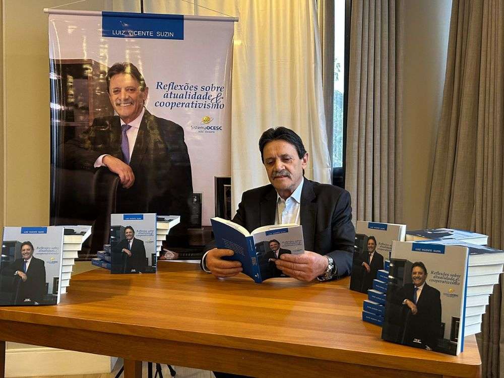 Luiz Vicente Suzin lança livro sobre cooperativismo e atualidade