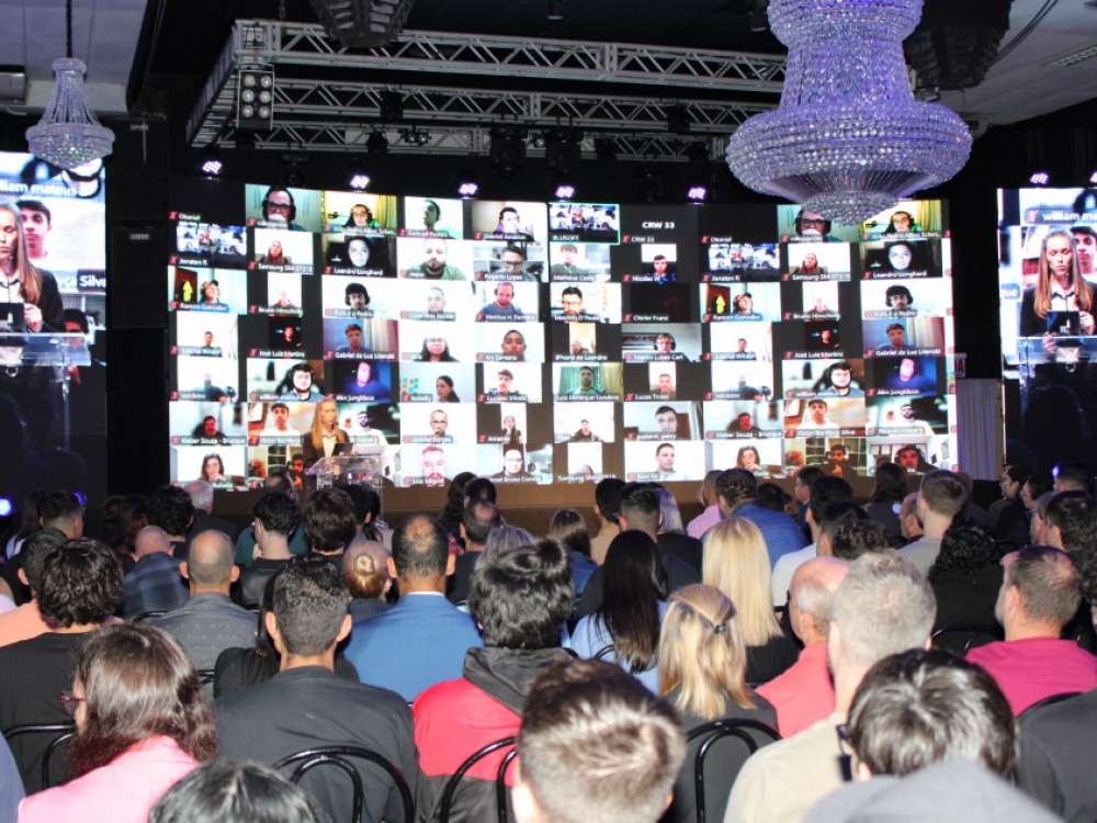Programa Entra21 promove aula magna para nova turma de jovens programadores