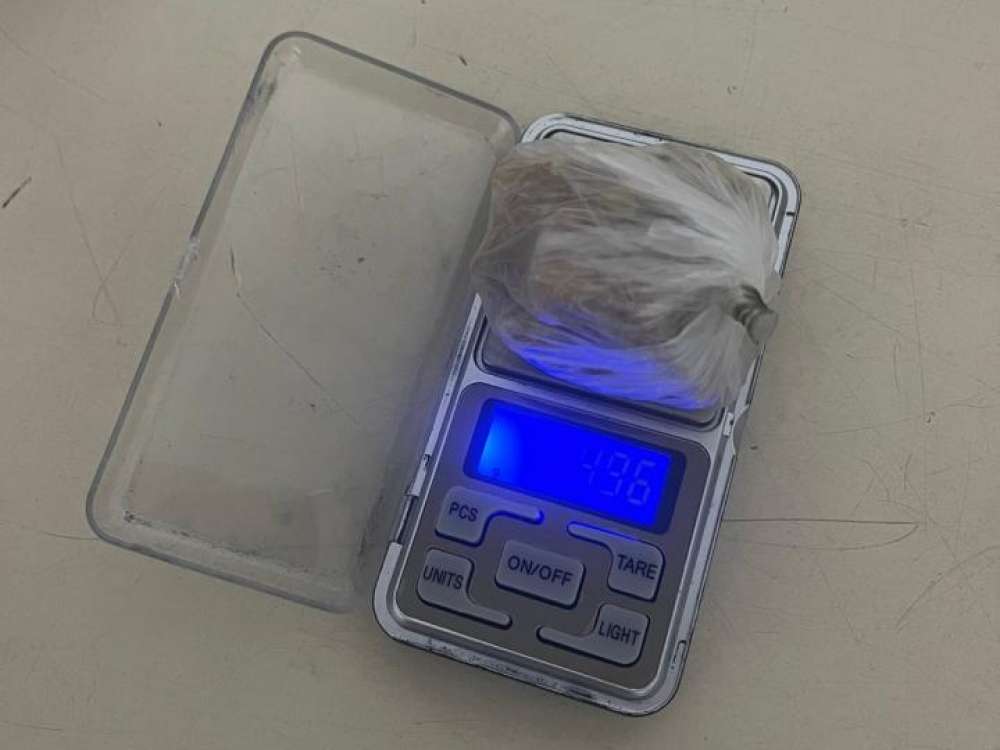 Homem é preso por tráfico de drogas durante patrulhamento no bairro Itoupava Norte
