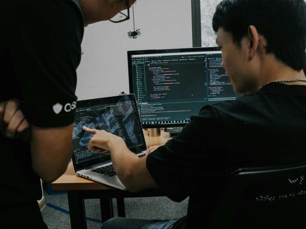 Empresas de tecnologia de SC abrem mais de 80 vagas com opções presenciais, híbridas e remotas