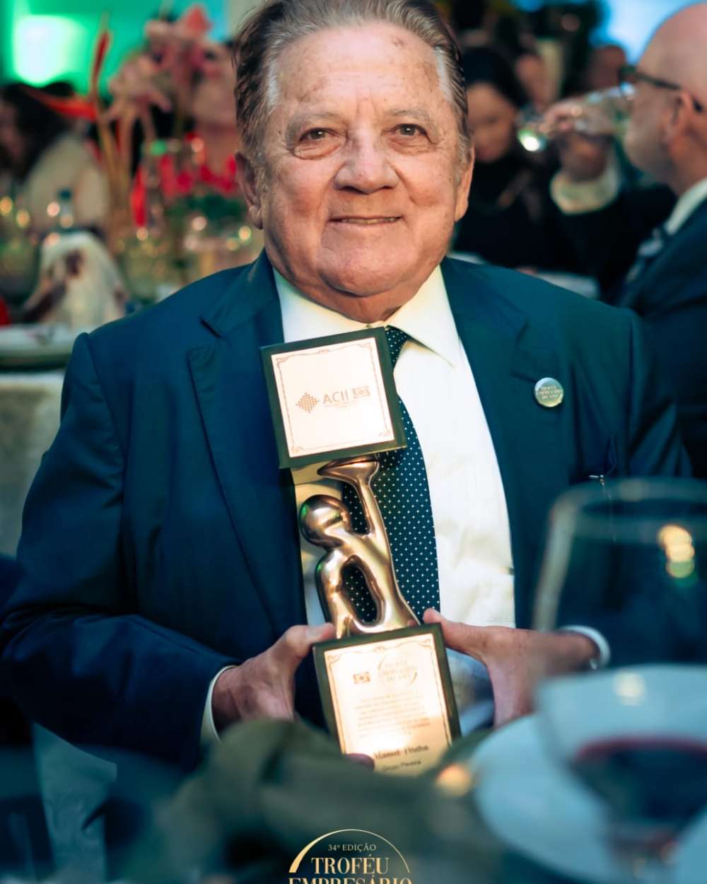 Manoel Pereira é homenageado como Empresário do Ano em noite que celebrou o empreendedorismo em Itajaí
