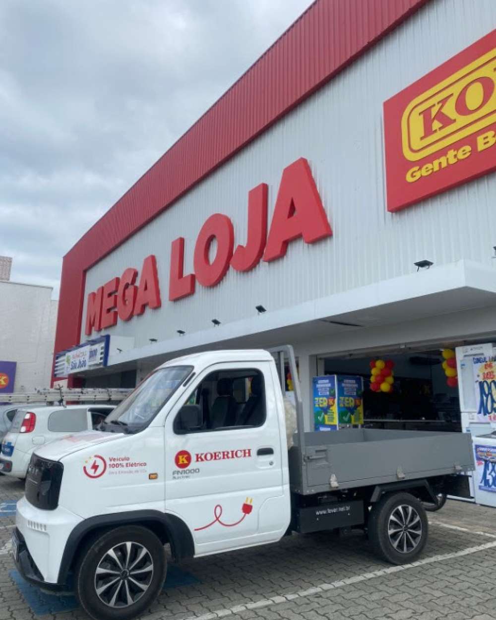 Koerich inaugura nova era em sua frota com primeiro carro elétrico