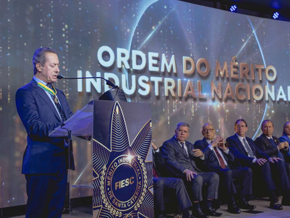 Presidente da Aurora Coop recebe a comenda máxima da indústria nacional