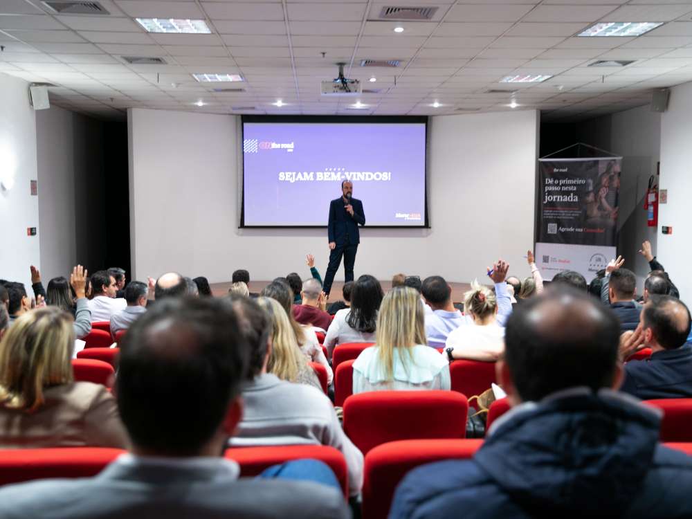 Blumenau recebe maior evento sobre imigração para os EUA para profissionais e empresários brasileiros