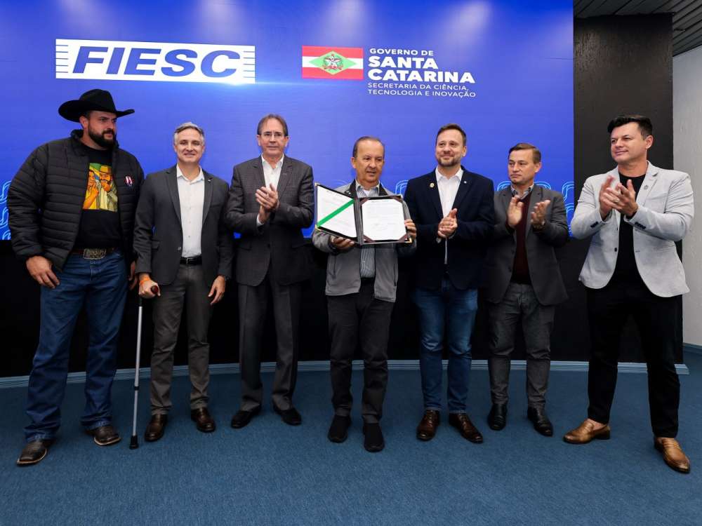 Governo do Estado assina permuta com a FIESC e garante Complexo Esportivo do Sesi a Blumenau