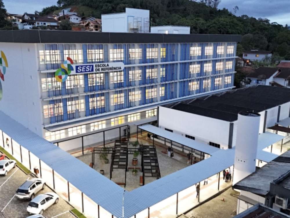 FIESC inaugura Escola SESI de Referência em Brusque, a segunda nesta semana