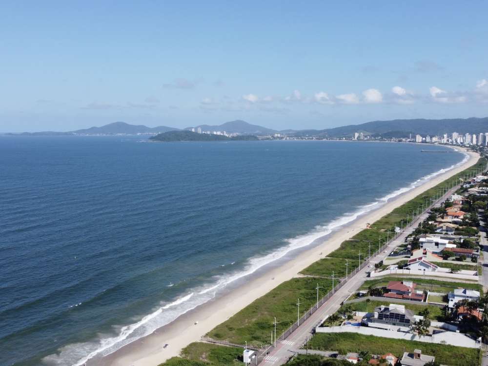 Piçarras já é referência no alto padrão e Penha desponta como próxima aposta de valorização
