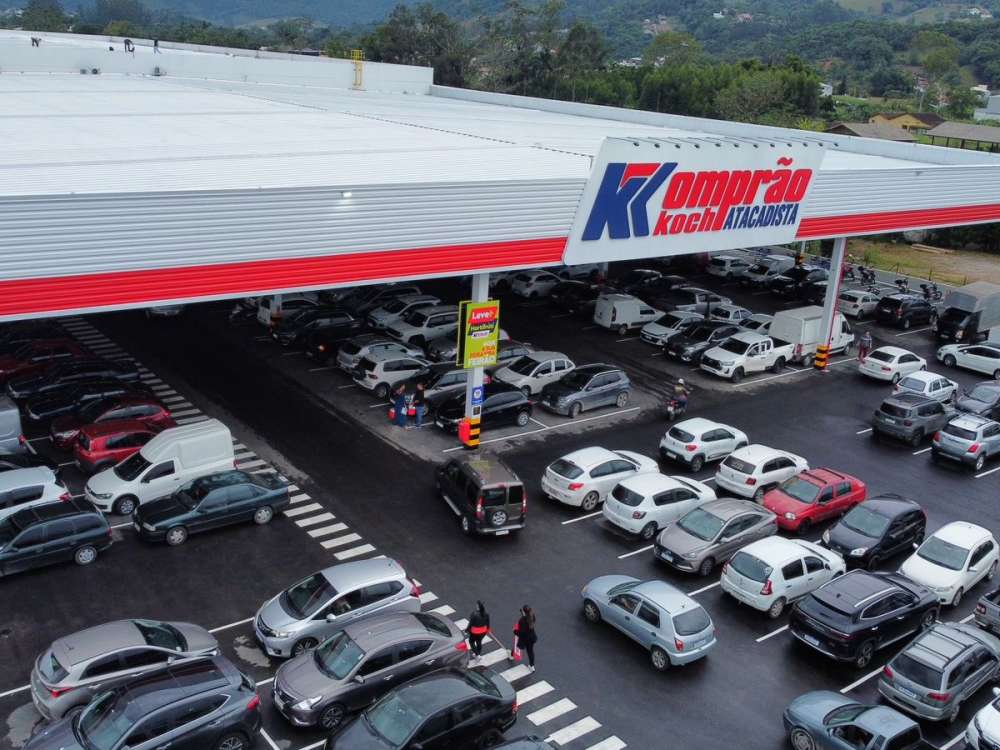 Grupo Koch abre 280 vagas para duas unidades do Komprão em São José