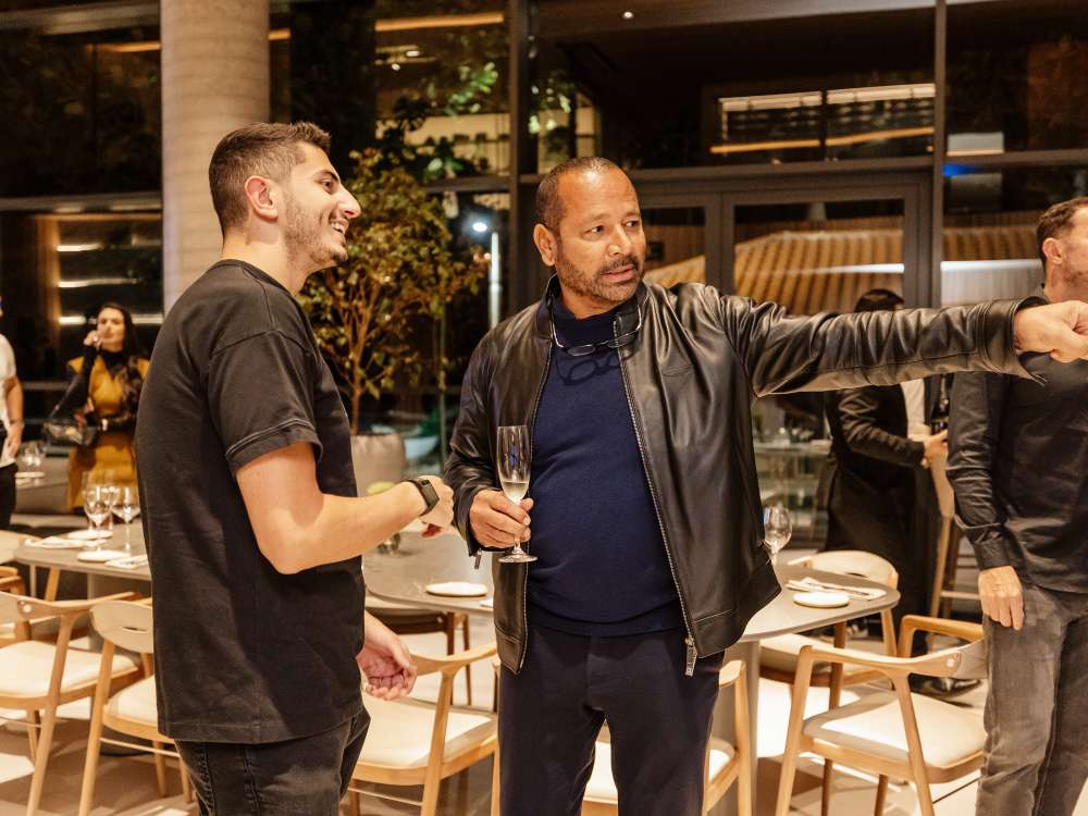 Neymar Pai, sócio do Edify One, edifício de luxo em SC, recebe magnata da construção de Dubai 