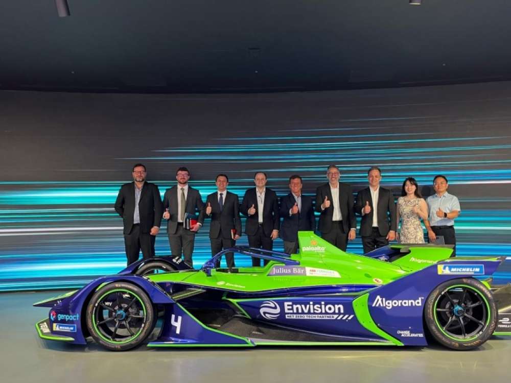 Na China, comitiva do SENAI visita empresa referência global em tecnologia verde