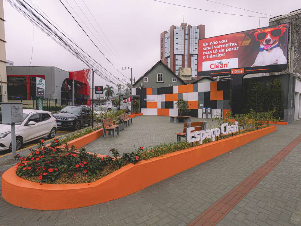 Joinville inaugura primeira praça sustentável do Brasil feita com lonas de outdoor