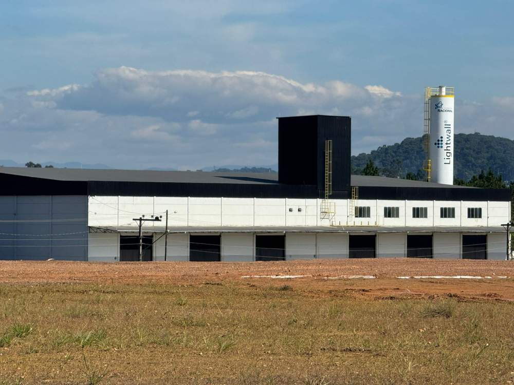 Lightwall inaugura fábrica em Brusque e anuncia investimento de R$ 200 milhões em habitação