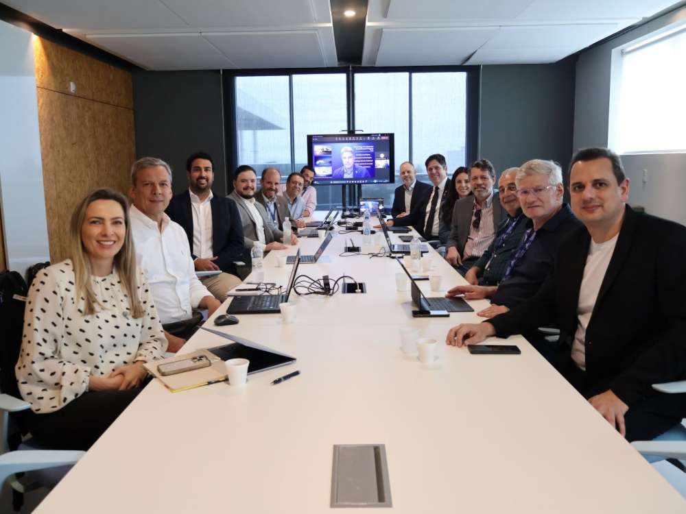 Governo de SC e Embraer alinham estratégias no setor aeroespacial para impulsionar a indústria tecnológica catarinense