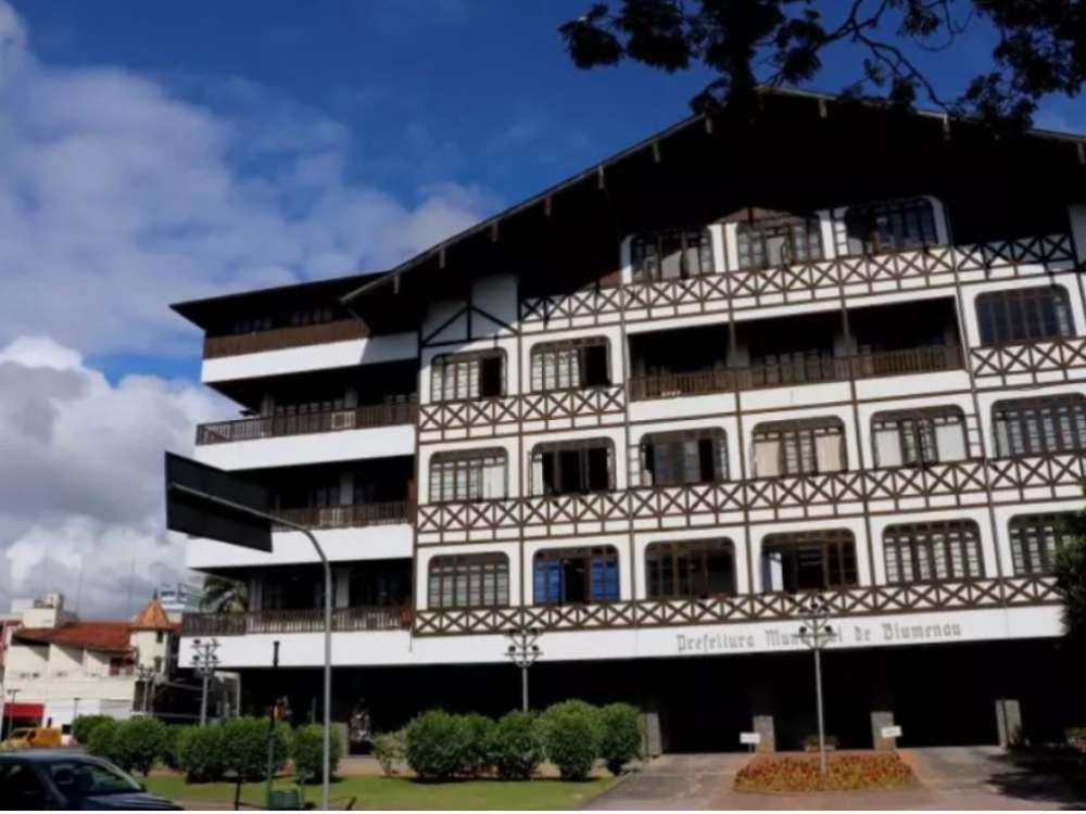 Quarta-feira de tempo firme, com sol e poucas nuvens em Blumenau 