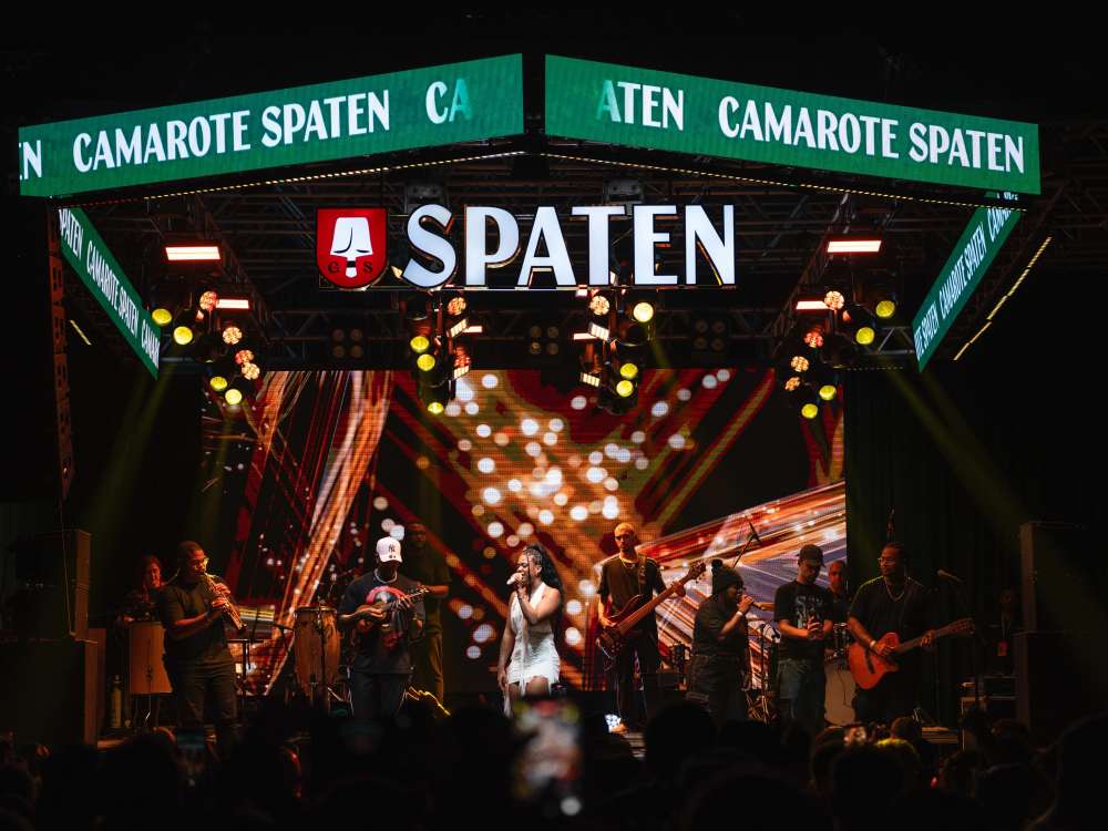 Camarote Spaten esgota ingressos e vibra com show de Marvvila na Oktoberfest de Blumenau