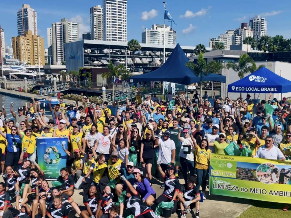 Mutirão voluntário recolhe mais de 300 kg de lixo na Marina Itajaí