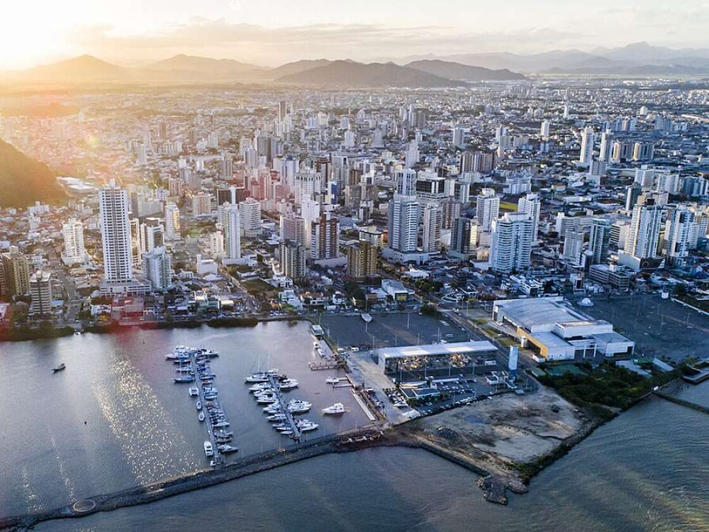Itajaí se consolida como novo polo da inovação com o Foz Tech Summit 2025