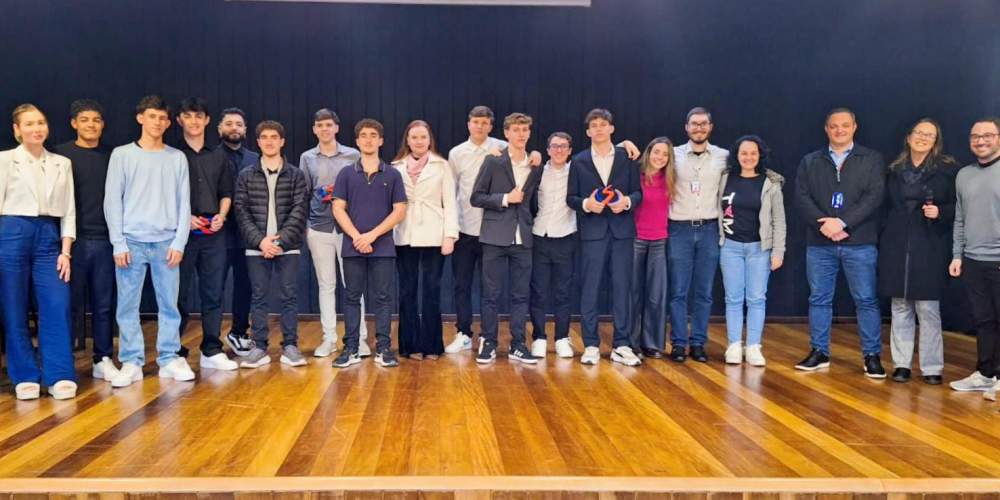 Estudantes do Ensino Médio de Itajaí criam ideias de startups e apresentam projetos que podem virar negócios reais