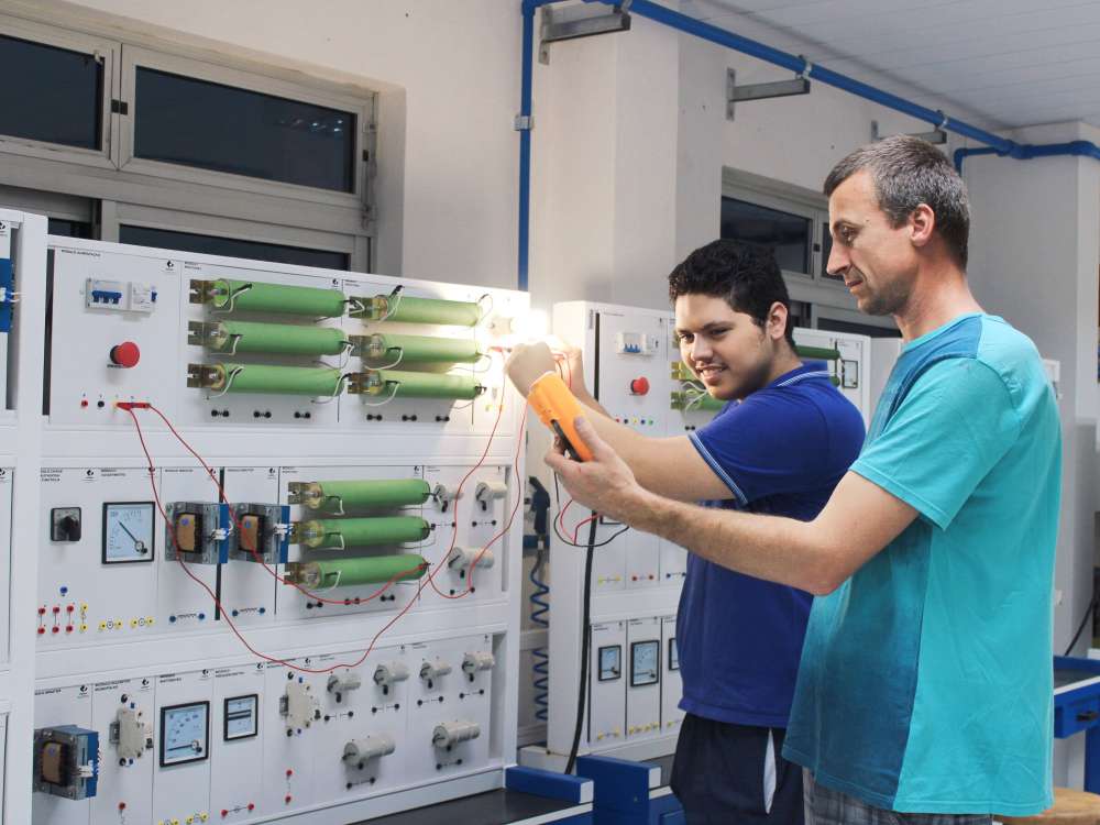 IFC Blumenau está com inscrições abertas para curso EJA com técnico em Eletricista Industrial