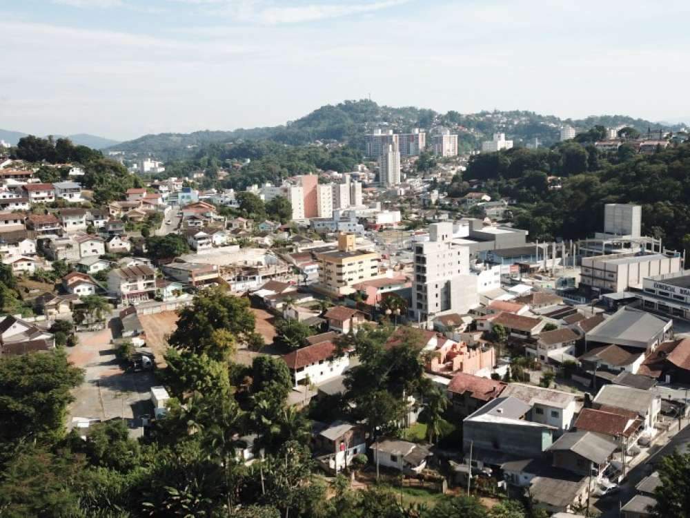 Quarta-feira será de tempo firme e ensolarado em Blumenau 