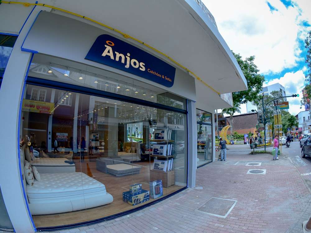 Antigo prédio do INSS volta a ter atividade comercial com abertura de franquia de colchões no Centro de Blumenau