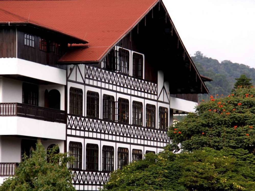 Segunda-feira de sol em meio às nuvens, com temperatura elevada e chance de chuva fraca em Blumenau 