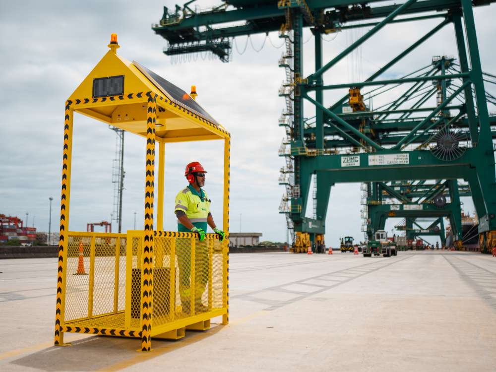 Porto Itapoá implementa estações para segurança e fluidez operacional no cais