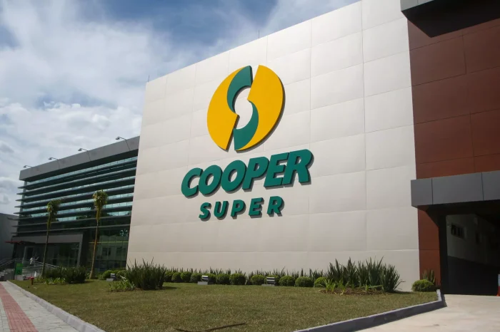 Rede Cooper reinaugura unidade Coloninha, em Gaspar, como Cooper Super