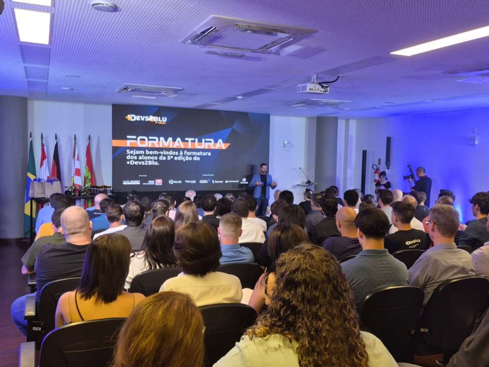Mais de 100 desenvolvedores se forma na quinta turma do programa gratuito +Devs2Blu