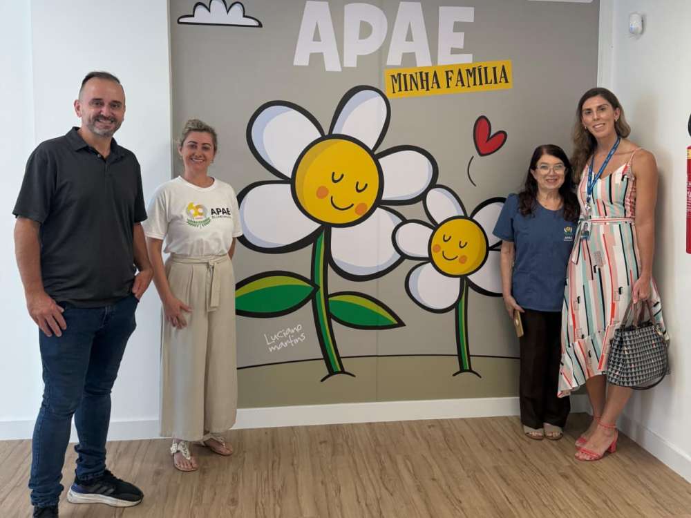 Celesc entrega Projeto Cores da Esperança à APAE de Blumenau