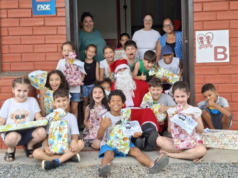 Ação solidária da ACIB leva a magia do Natal às crianças do Lar Betânia