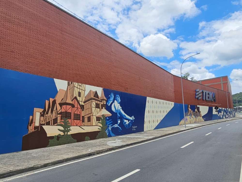 Pintura artística no muro da Teka celebra 100 anos da empresa