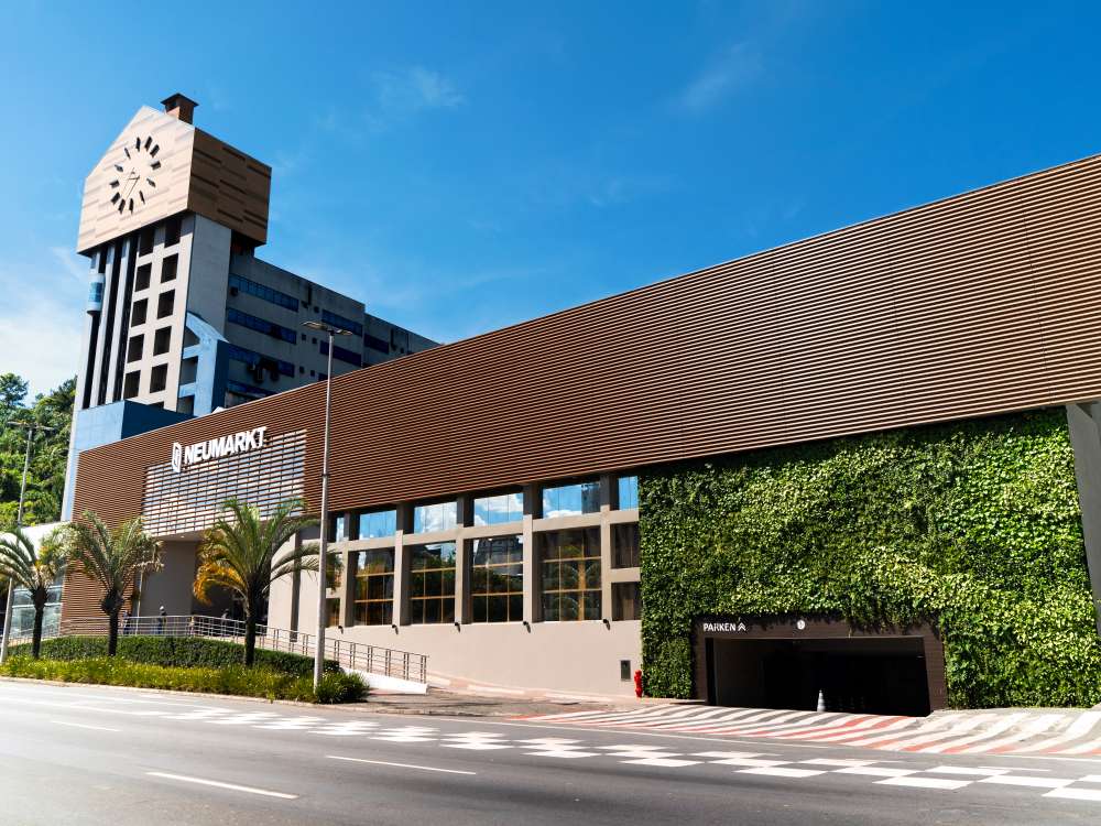 Neumarkt Shopping encerra 2025 com nova fachada e design contemporâneo