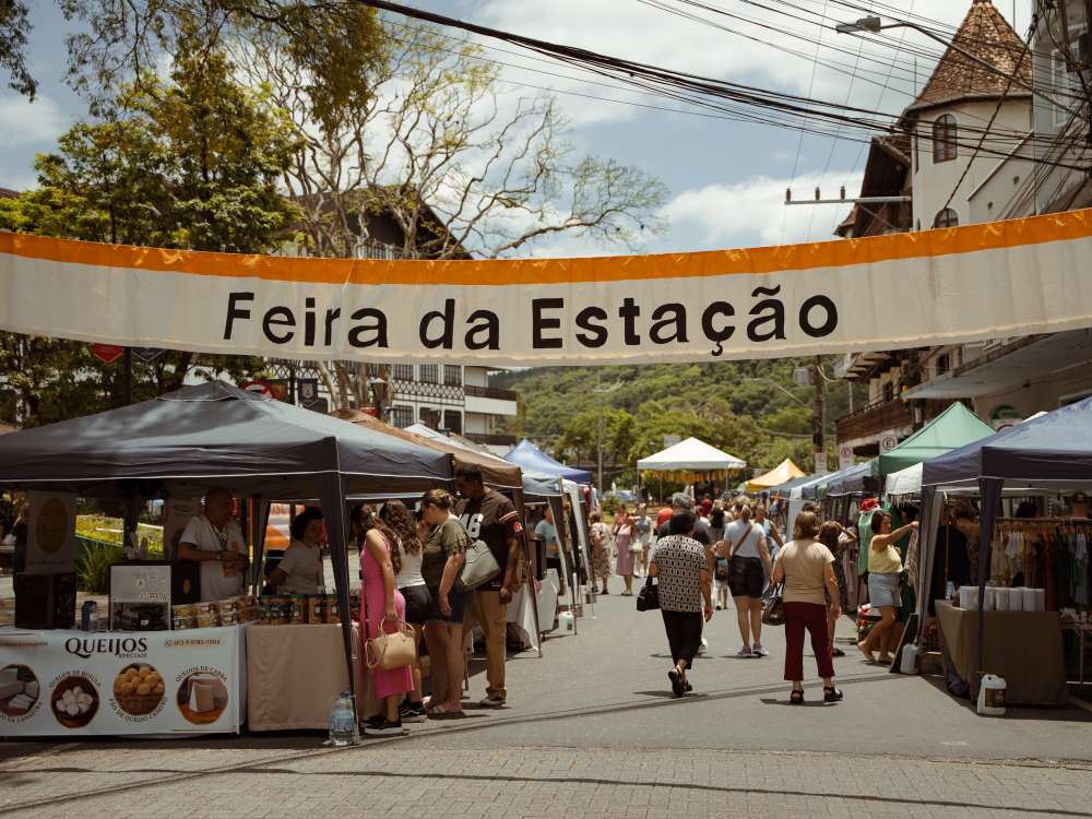 Feira da Estação movimenta R$ 650 mil e fortalece a economia criativa em Blumenau em 2025