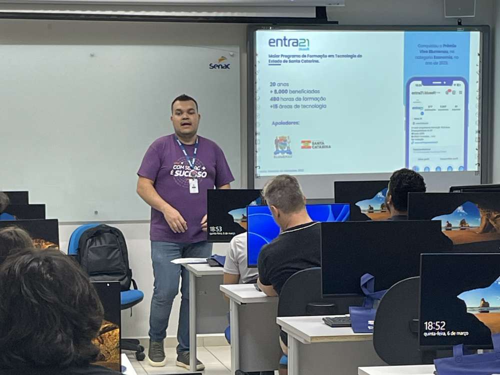 Entra21, maior programa gratuito de formação em tecnologia, está com inscrições abertas