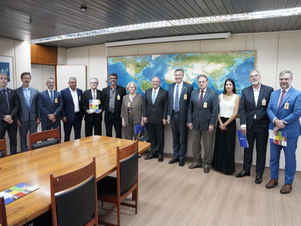 Setor têxtil alerta Alckmin sobre risco de perda de R$ 3 bilhões no PIB com taxação de fio de poliéster