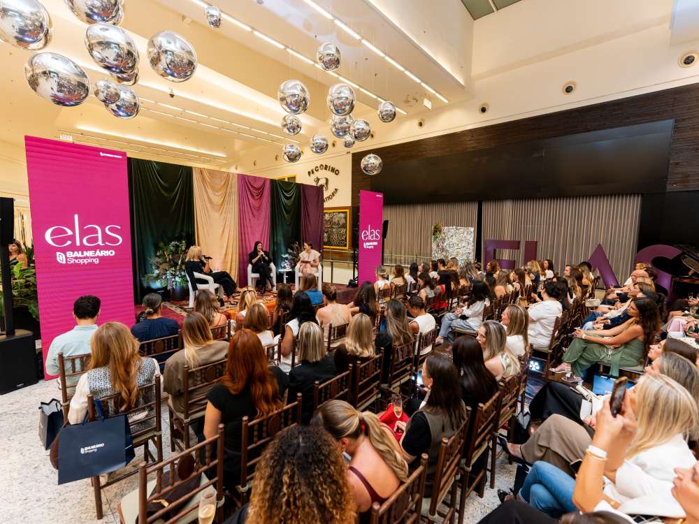Susana Barbosa, diretora da Elle Brasil, e Clemilda Thomé estiveram no ELAS do Balneário Shopping